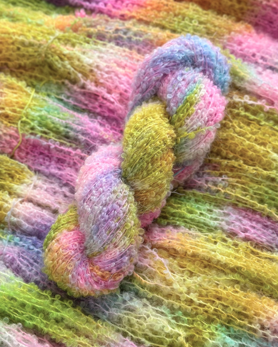 Pastel rainbow-colored kid mohair silk mix yarn with a length of 250m/100g for premium knitting.