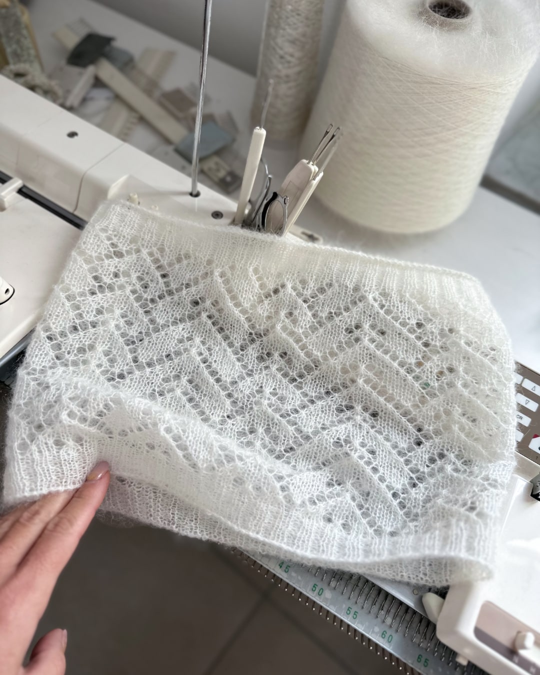 White – Italian Kid Mohair and Silk Yarn 950m / 100g