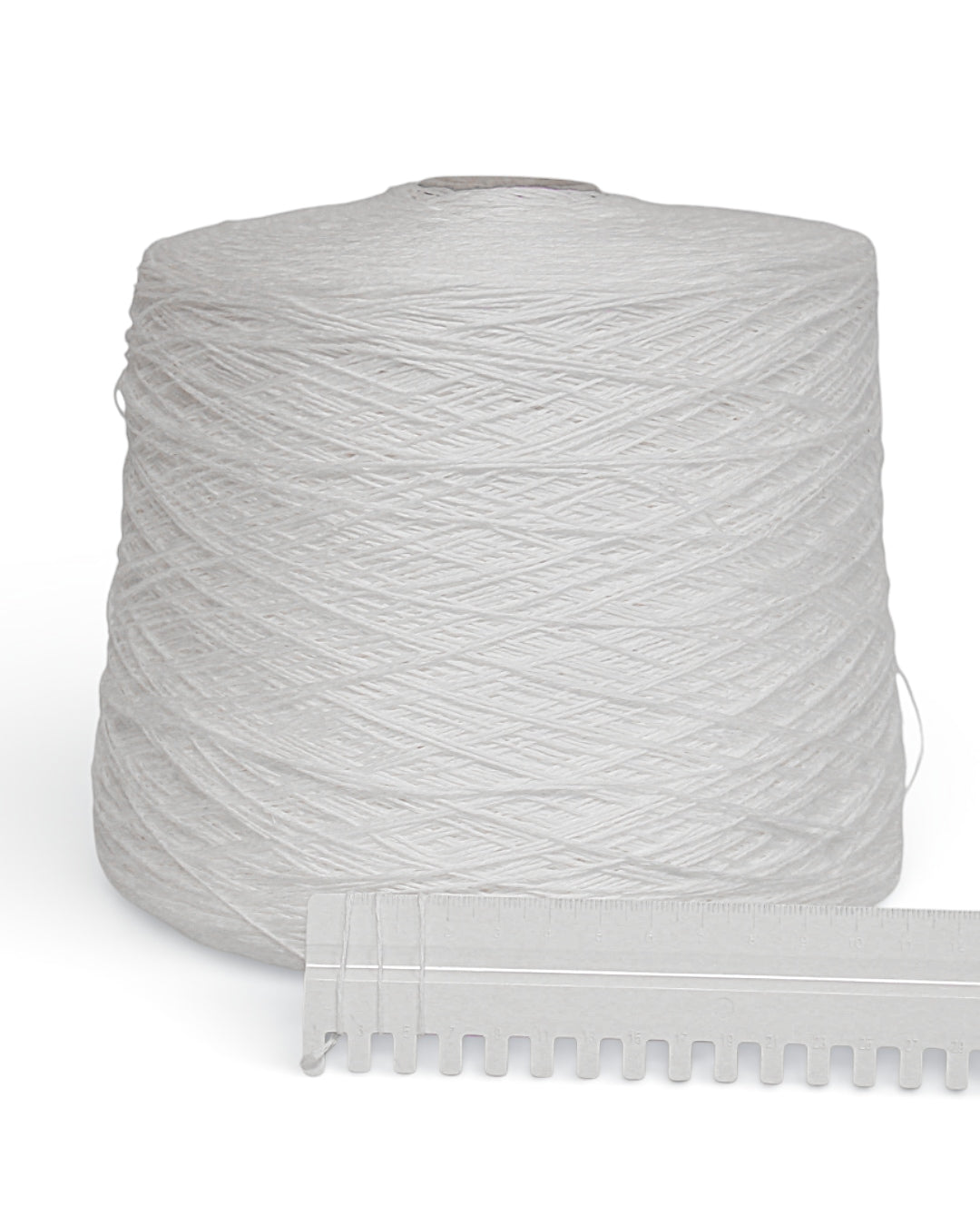 Linen Yarn Pure White — natural linen yarn in a clean white shade (400 m / 100 g)