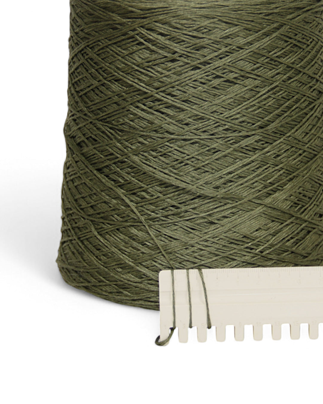 Frescolino Olive — elegant linen yarn in a soft olive tone (300 m / 100 g)
