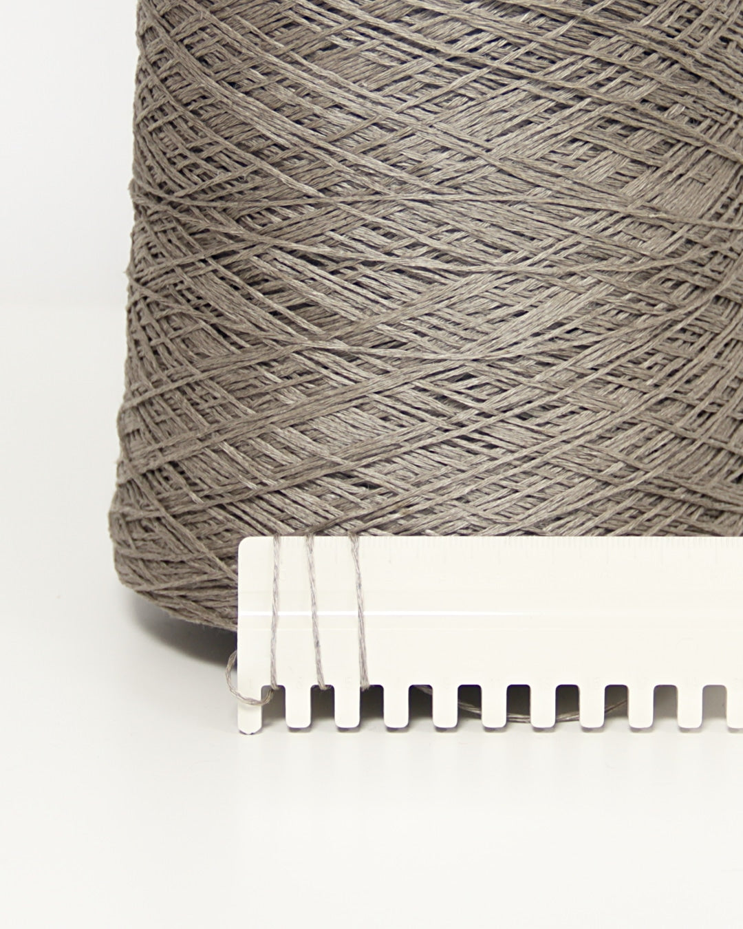 Frescolino Natural Grey — elegant linen yarn in a natural grey-beige shade (300 m / 100 g)