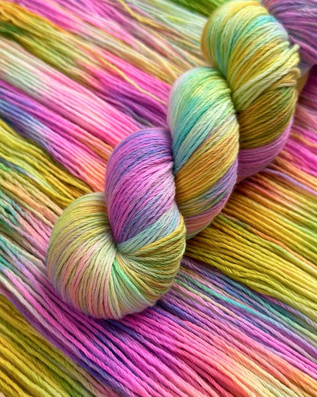 Filato merino superwash e nylon tinto a mano, colore Tropical Sunrise, 100 g, 420 m