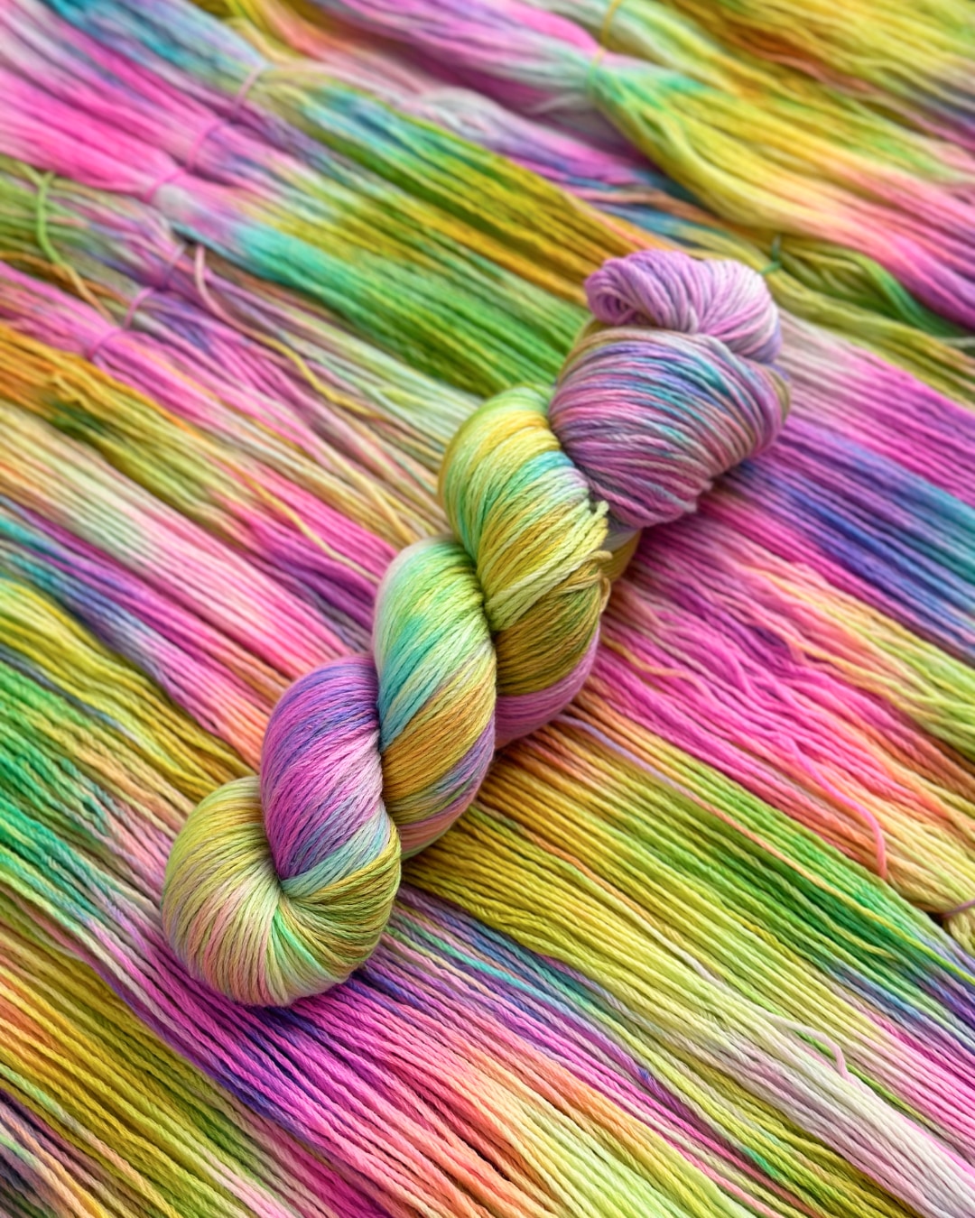 Filato merino superwash e nylon tinto a mano, colore Tropical Sunrise, 100 g, 420 m