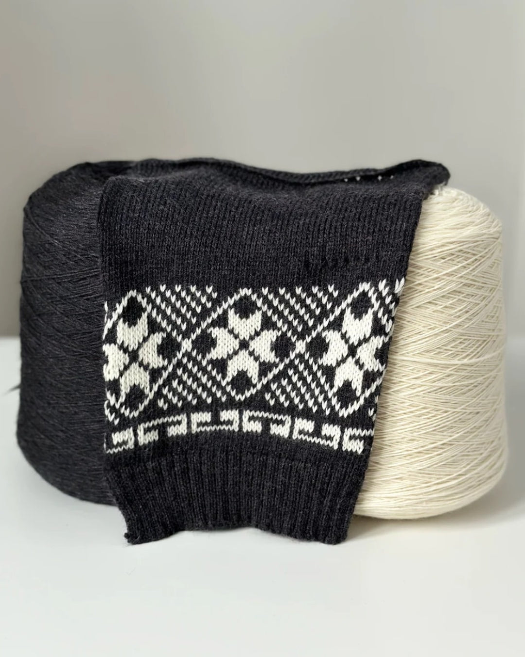 Sock Yarn “Anthracite” — durable everyday yarn for knitting, 420m/100g