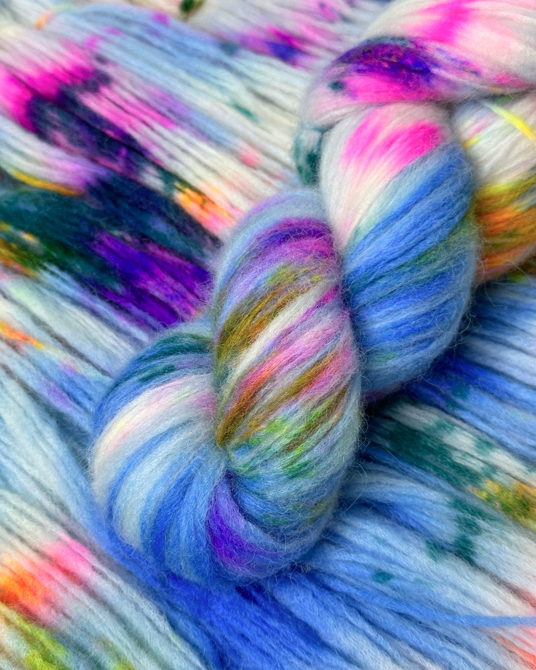 “Soft Yarn”: This skein transitions smoothly from blue to purple, pink, and yellow. The alpaca and merino blend ensures warmth and comfort. Suitable for scarves, hats, and more.
