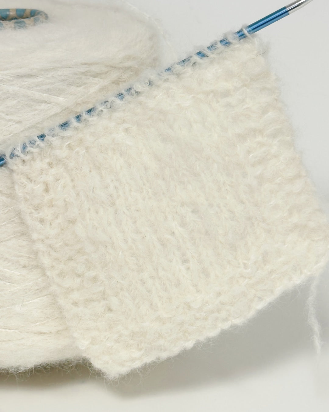 Garzato — filato voluminoso e soffice in baby alpaca (270 m / 100 g)