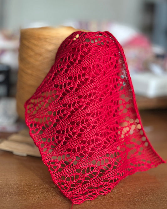 Linen Yarn Red — filato di lino rosso naturale (450 m / 100 g)