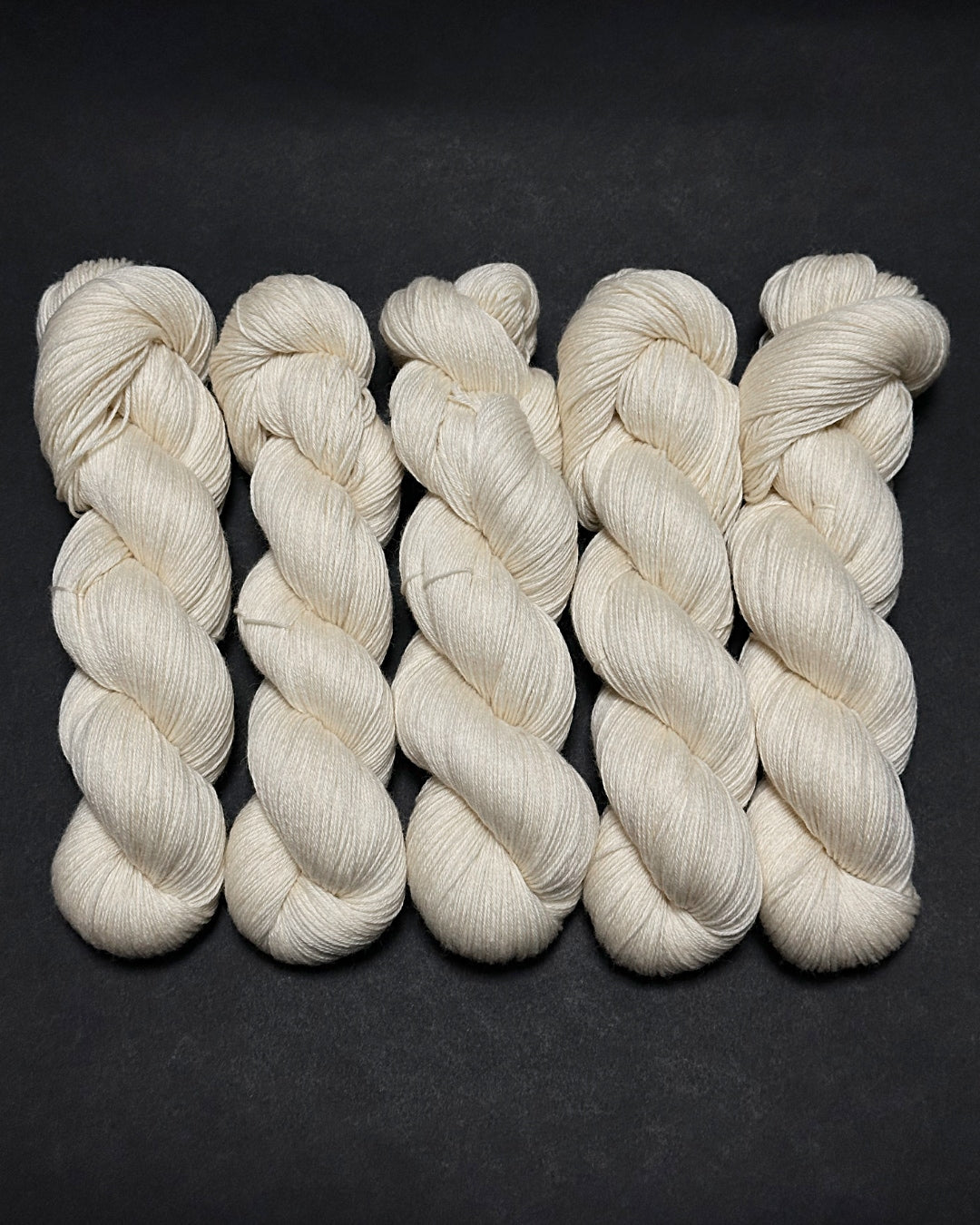FAINA — 100% Extrafine Merino Dye Base | 400 m / 100 g