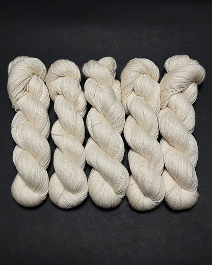 FAINA — 100% Extrafine Merino Dye Base | 400 m / 100 g