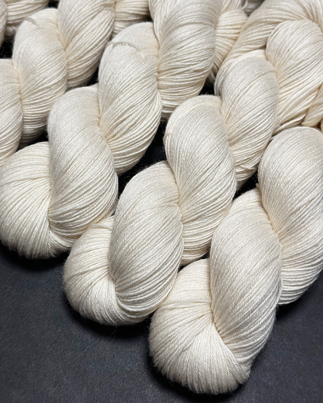 FAINA — 100% Extrafine Merino Dye Base | 400 m / 100 g