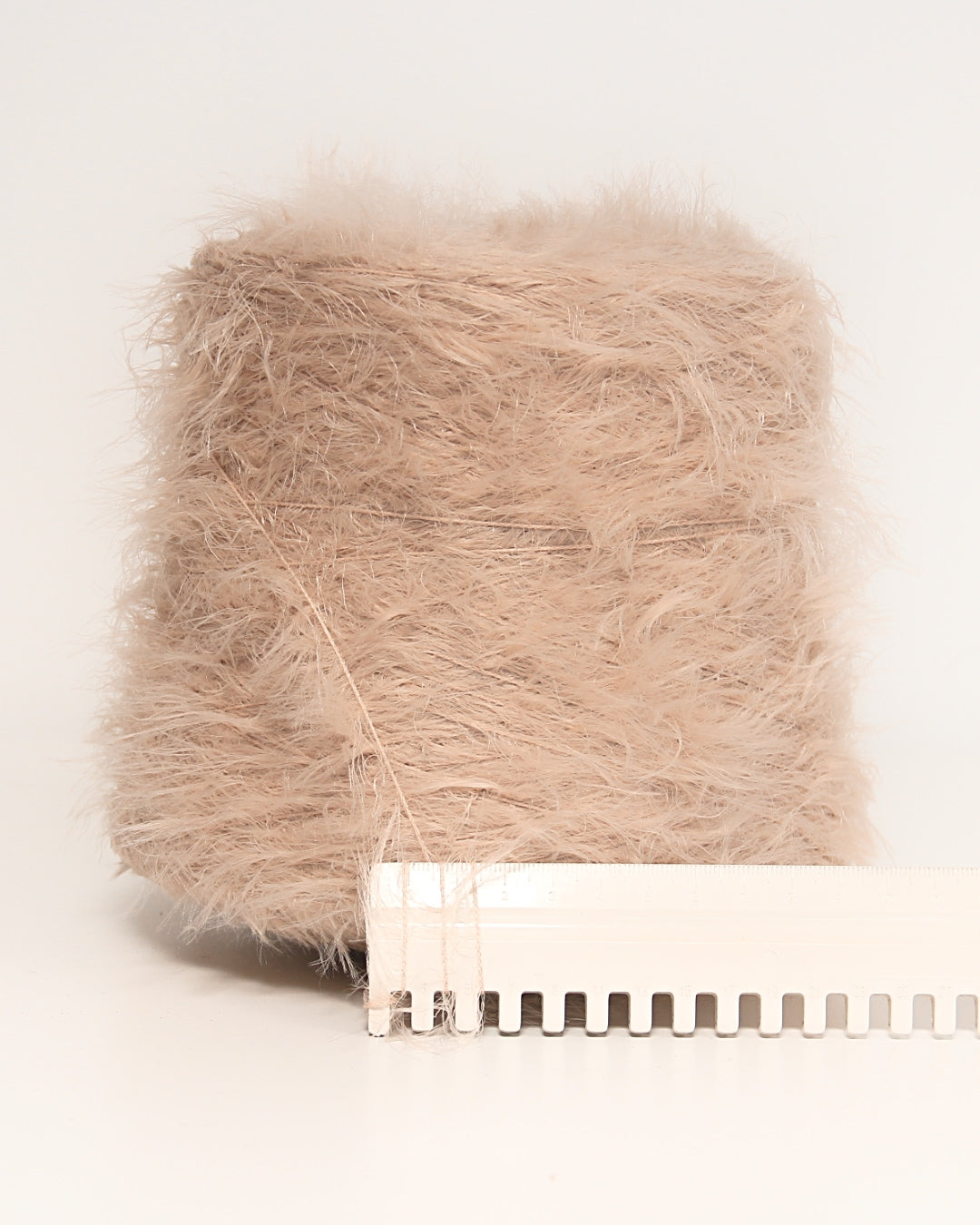 Powder Fluffina yarn, 100% Nylon, 300 m / 100 g