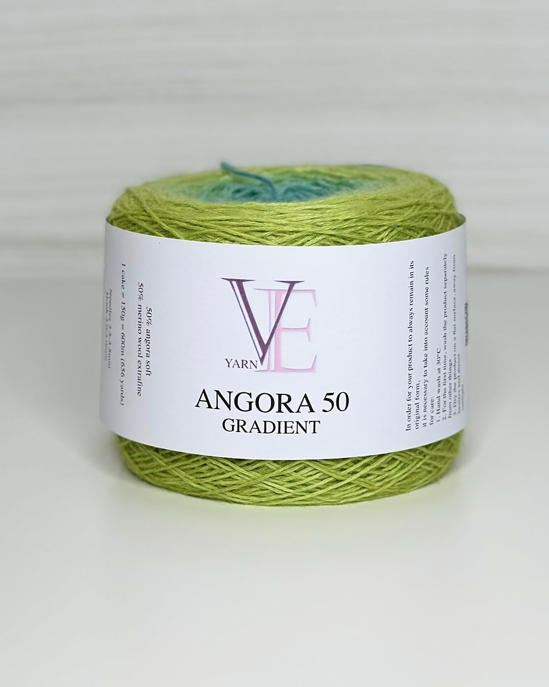 Filato Angora Gradient. Colore verde delicato al turchese