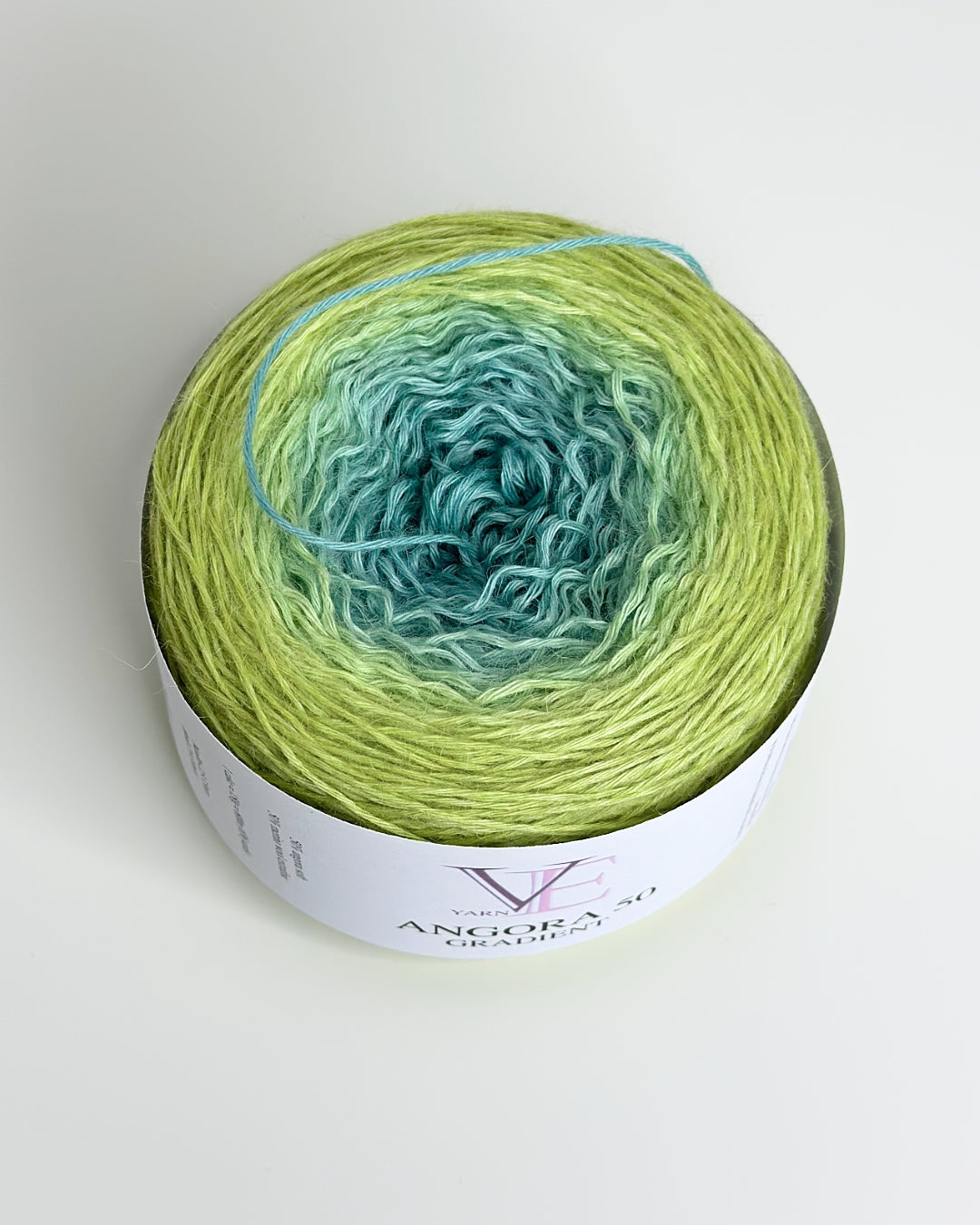 Filato Angora Gradient. Colore verde delicato al turchese