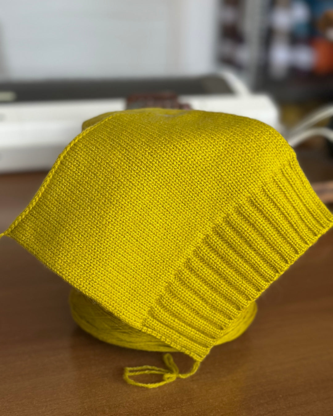 Ermes 3/20 — merino wool & nylon yarn by Olimpias (Italy), Saffron Yellow