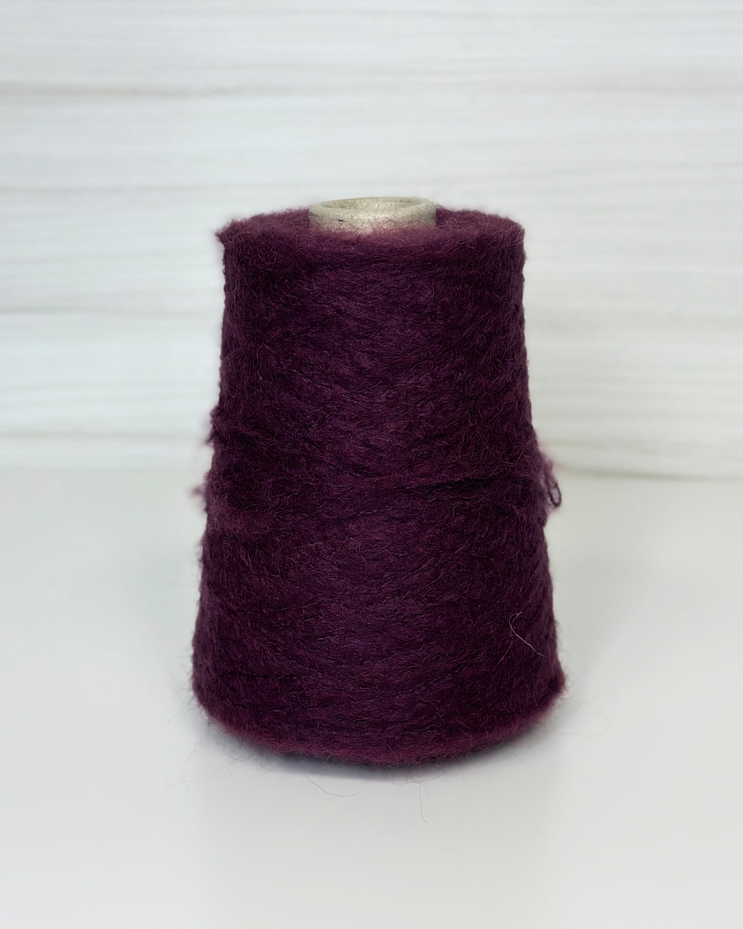 Filato Mohair su cono, 350m/100g, colore Melanzana