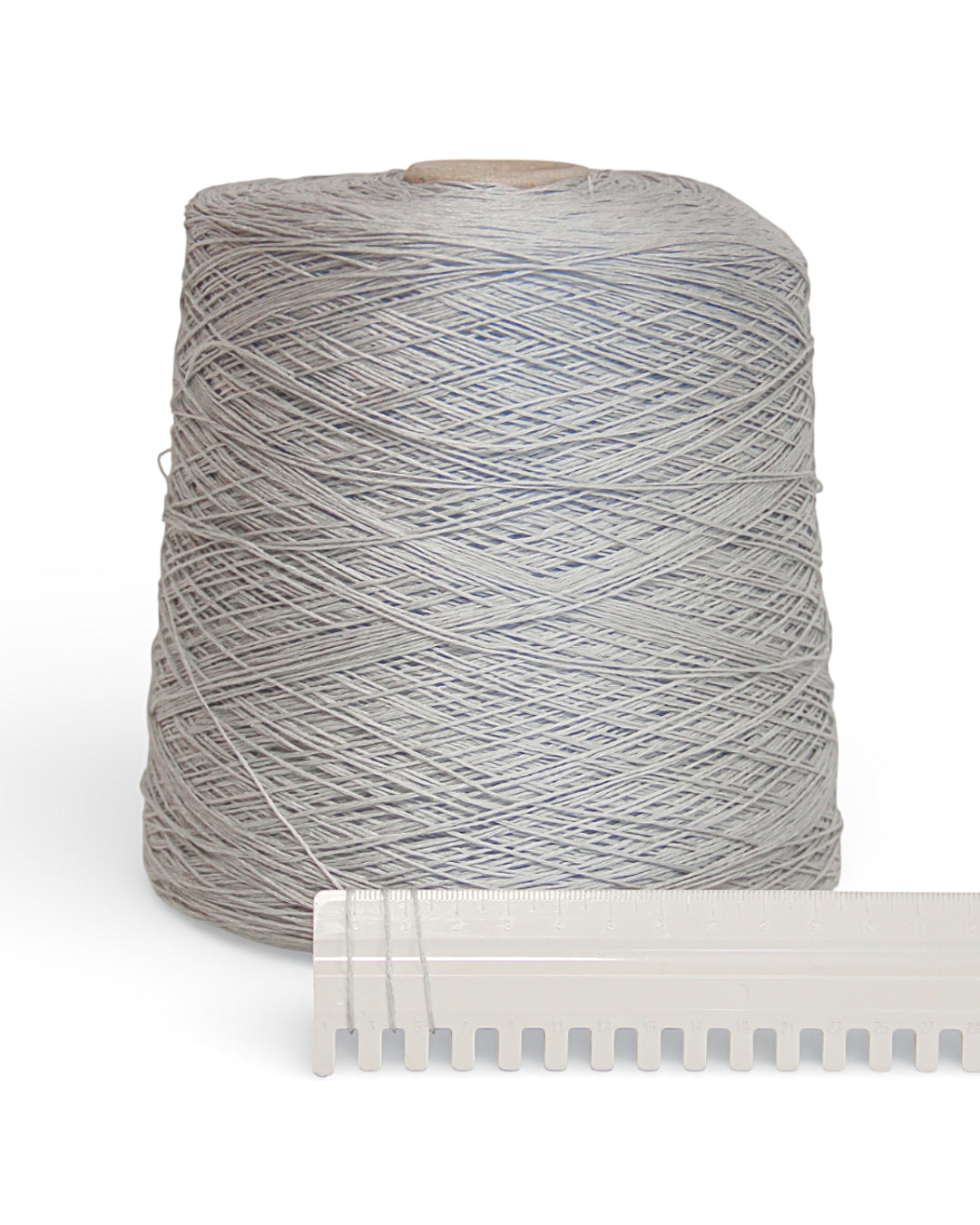 Linen Yarn Light Grey — elegant linen yarn in a soft light grey shade (400 m / 100 g)
