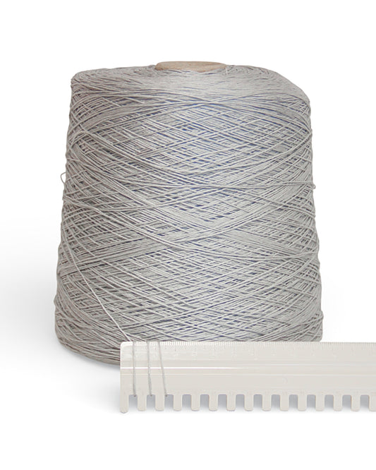 Linen Yarn Light Grey — elegant linen yarn in a soft light grey shade (400 m / 100 g)
