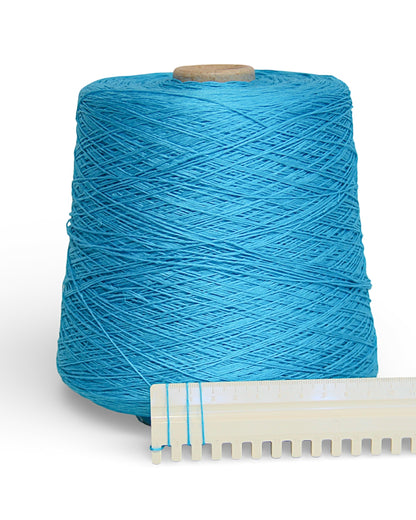 Linen Yarn Lagoon Blue — elegant linen yarn in a turquoise-blue shade (400 m / 100 g)
