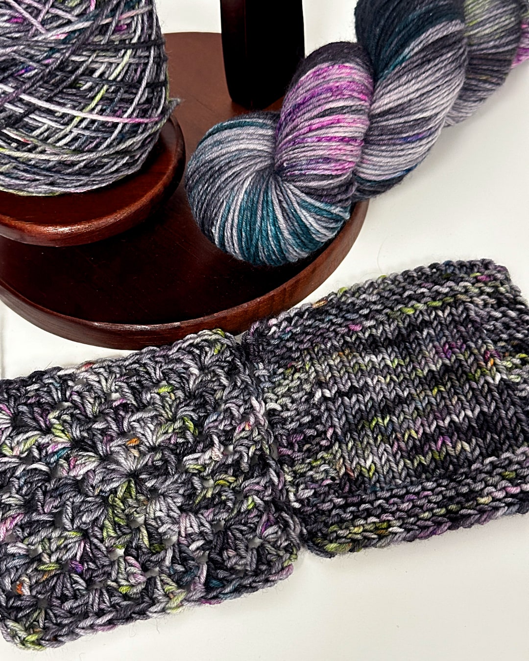 "Eclipse" — hand-dyed merino wool yarn (200 m / 100 g)