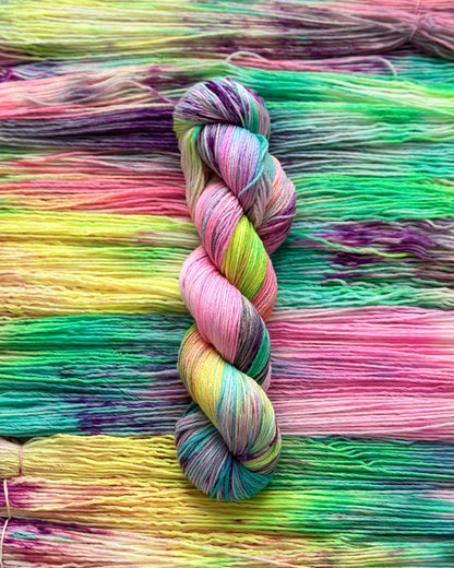 Merino superwash and nylon hand dyed yarn color Caleidoscopio, 100g, 420m