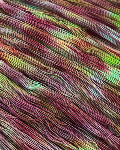 Merino superwash and nylon hand dyed yarn color Mystic Mauve, 100g, 420m