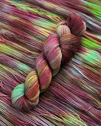 Merino superwash and nylon hand dyed yarn color Mystic Mauve, 100g, 420m