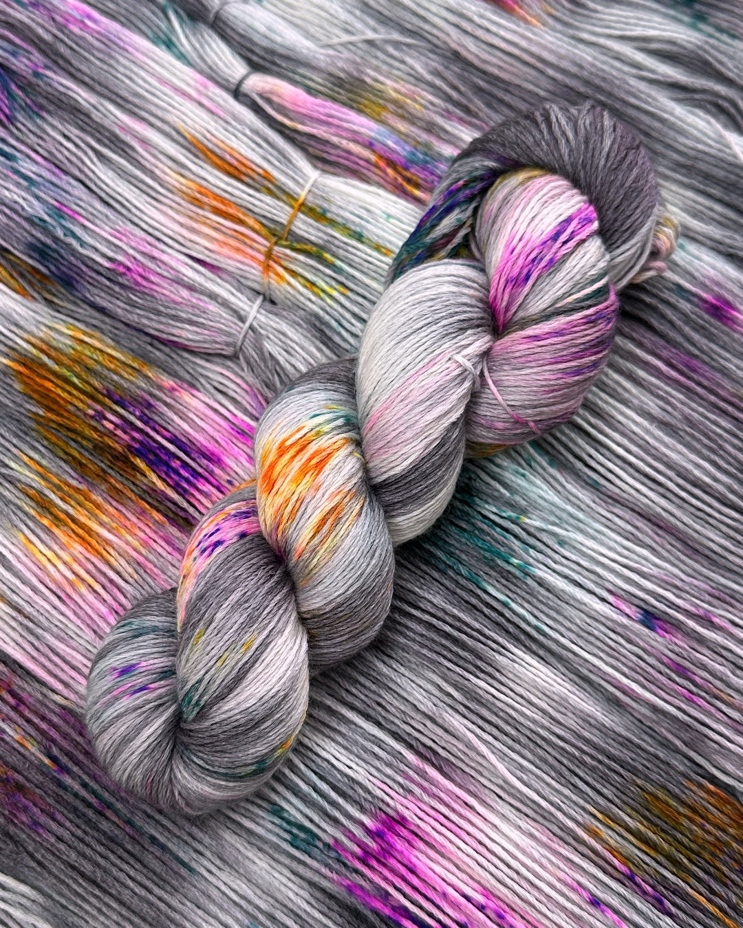 Filato in lana merino superwash e nylon tinto a mano, colore Silver Dawn, 100 g, 420 m