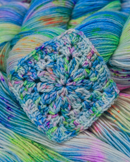Electric Reef — hand-dyed sock yarn, 400 m / 100 g