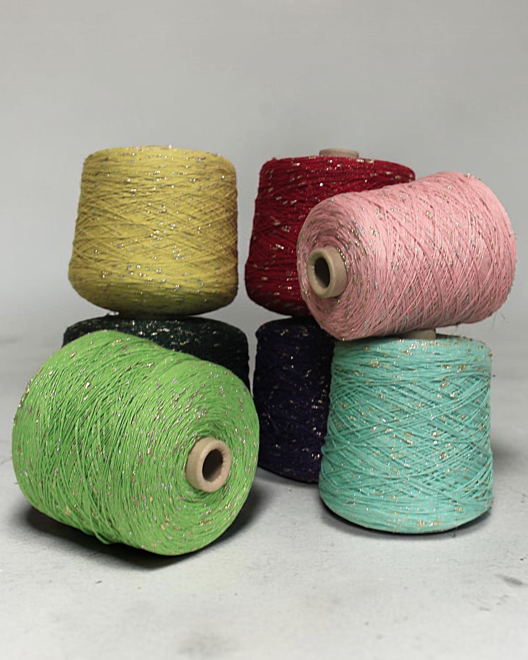 Putaringonit — designer cotton yarn with knot effect and lurex