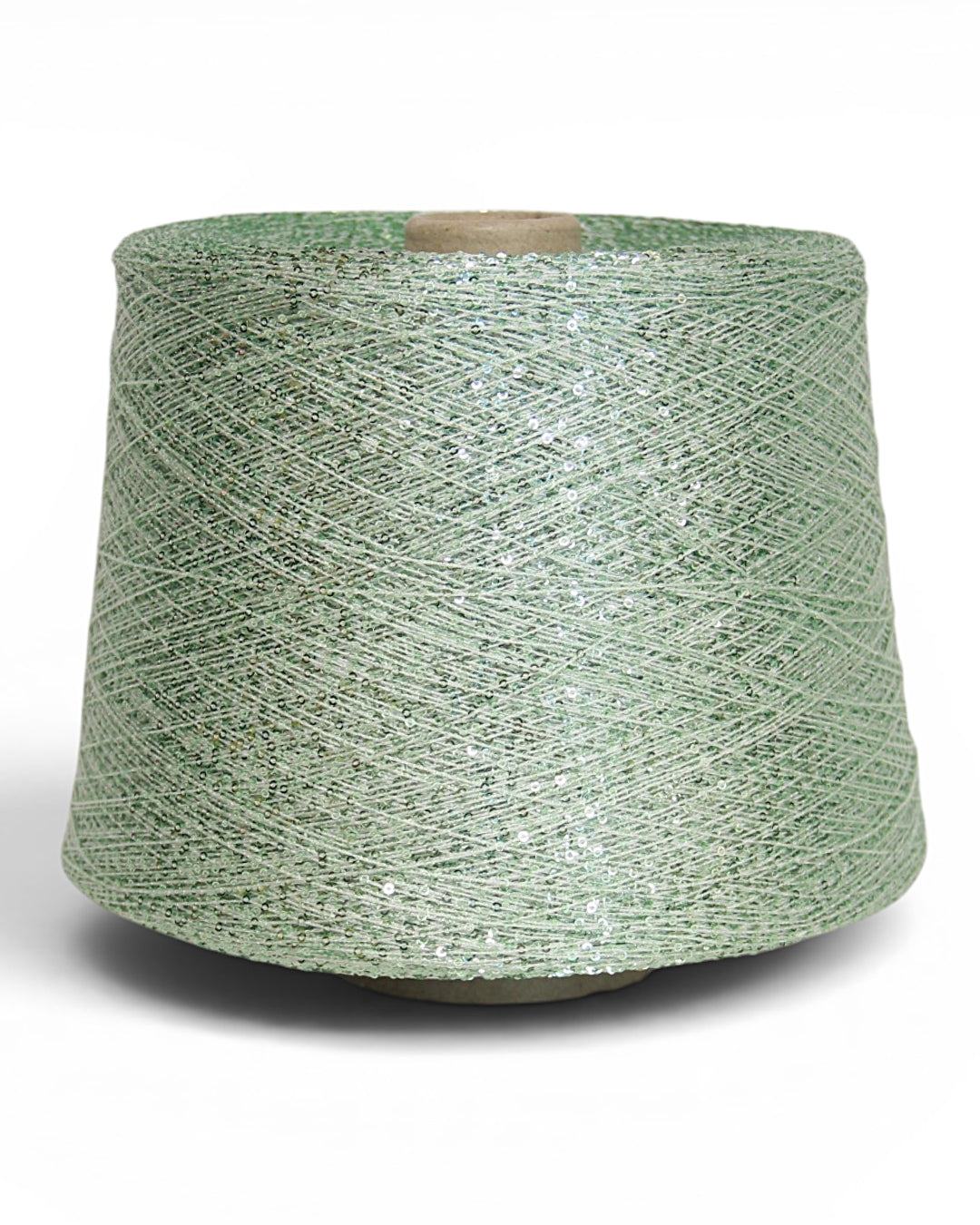 Filato con paillettes su base chiara per maglia e uncinetto
