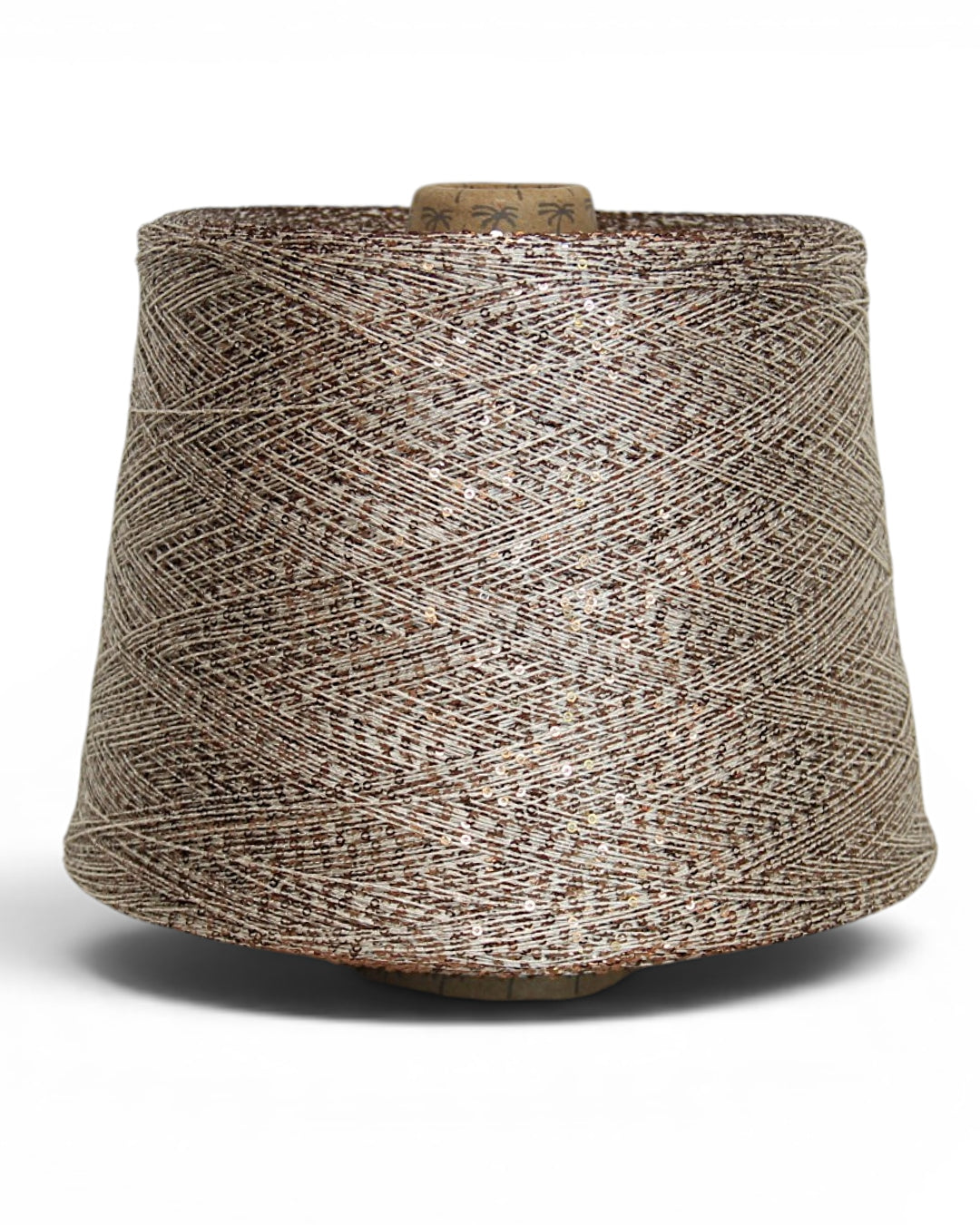 Filato con paillettes su base chiara per maglia e uncinetto