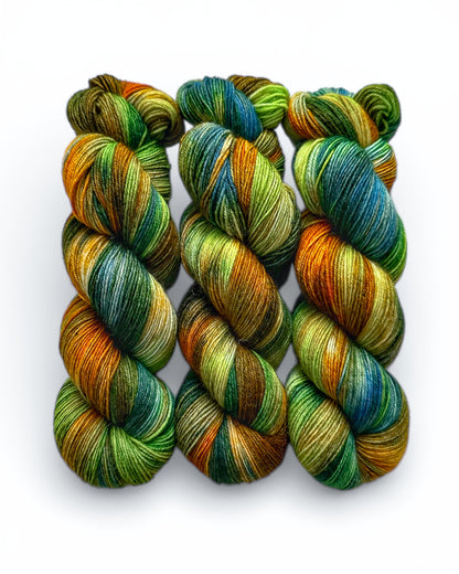 MILA Forest Ember — filato tinto a mano, 400 m / 100 g