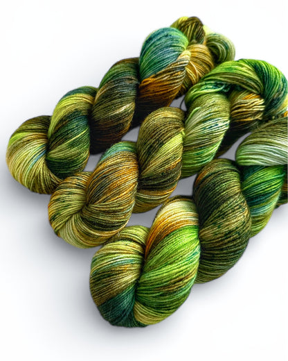 MILA Moss Canopy — filato tinto a mano, 400 m / 100 g