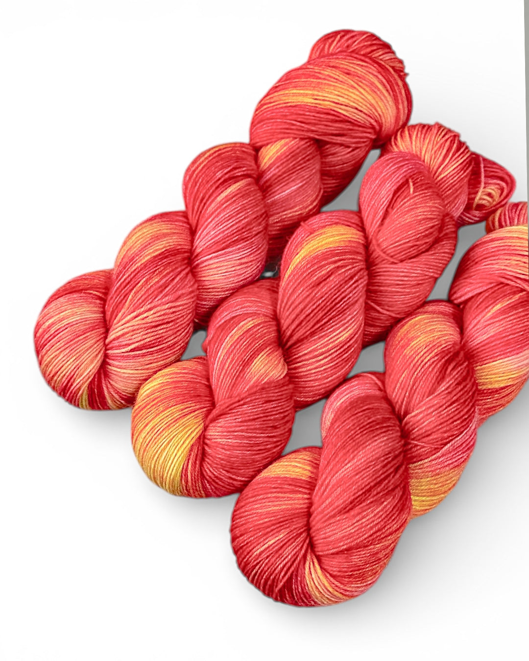 Sunset Coral — hand-dyed sock yarn, 400 m / 100 g