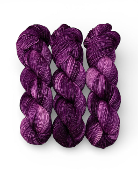 Royal Plum — hand-dyed sock yarn, 400 m / 100 g