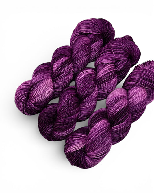 Royal Plum — hand-dyed sock yarn, 400 m / 100 g