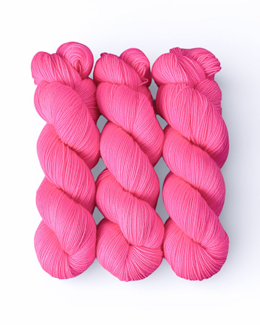 Electric Pink — hand-dyed sock yarn, 400 m / 100 g