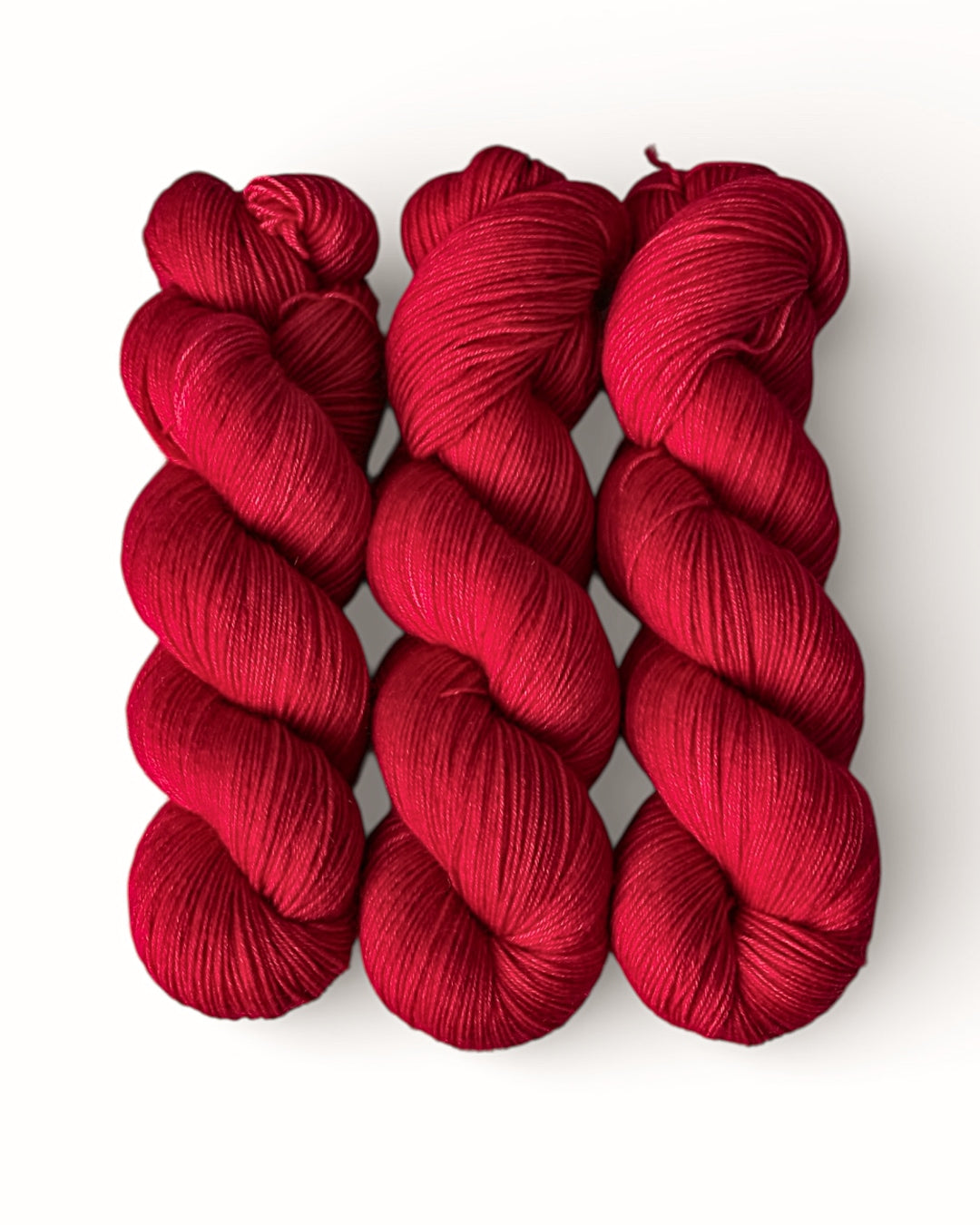 Ruby Red — hand-dyed sock yarn, 400 m / 100 g