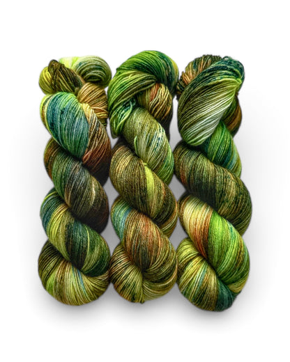 MILA Moss Canopy — filato tinto a mano, 400 m / 100 g