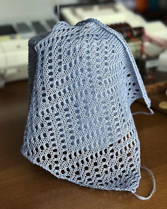 Linen Yarn Storm Blue — filato in lino elegante in una tonalità blu-grigia (450 m / 100 g)