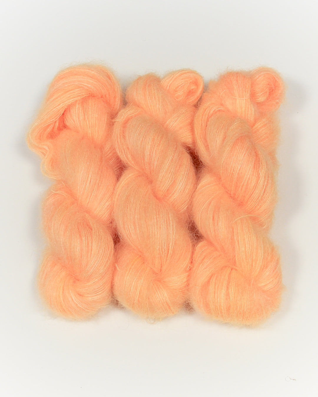 Superkid Mohair Silk — Soft Apricot — filato tinto a mano