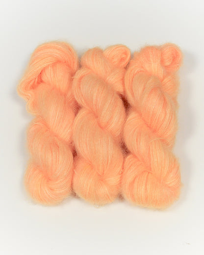 Superkid Mohair Silk — Soft Apricot — filato tinto a mano