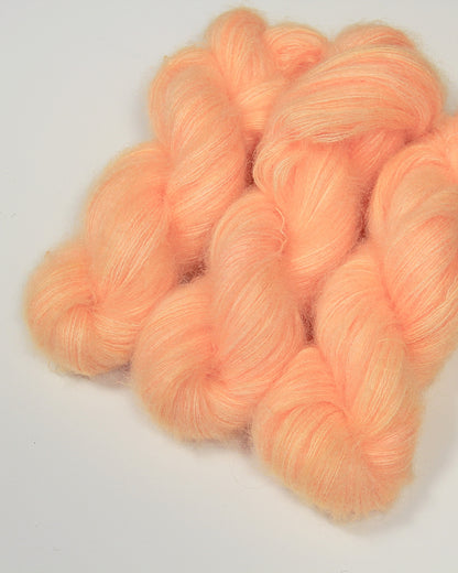 Superkid Mohair Silk — Soft Apricot — filato tinto a mano