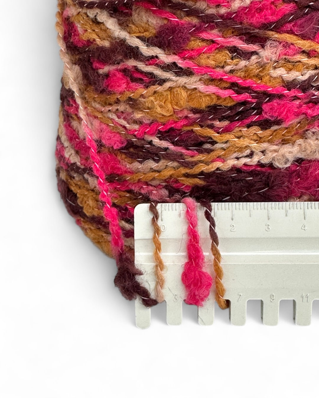 Rocca di filato bouclé in toni cannella e fucsia — VEYARN