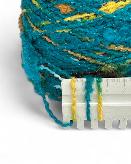 Filato con texture grossolana su righello — VEYARN